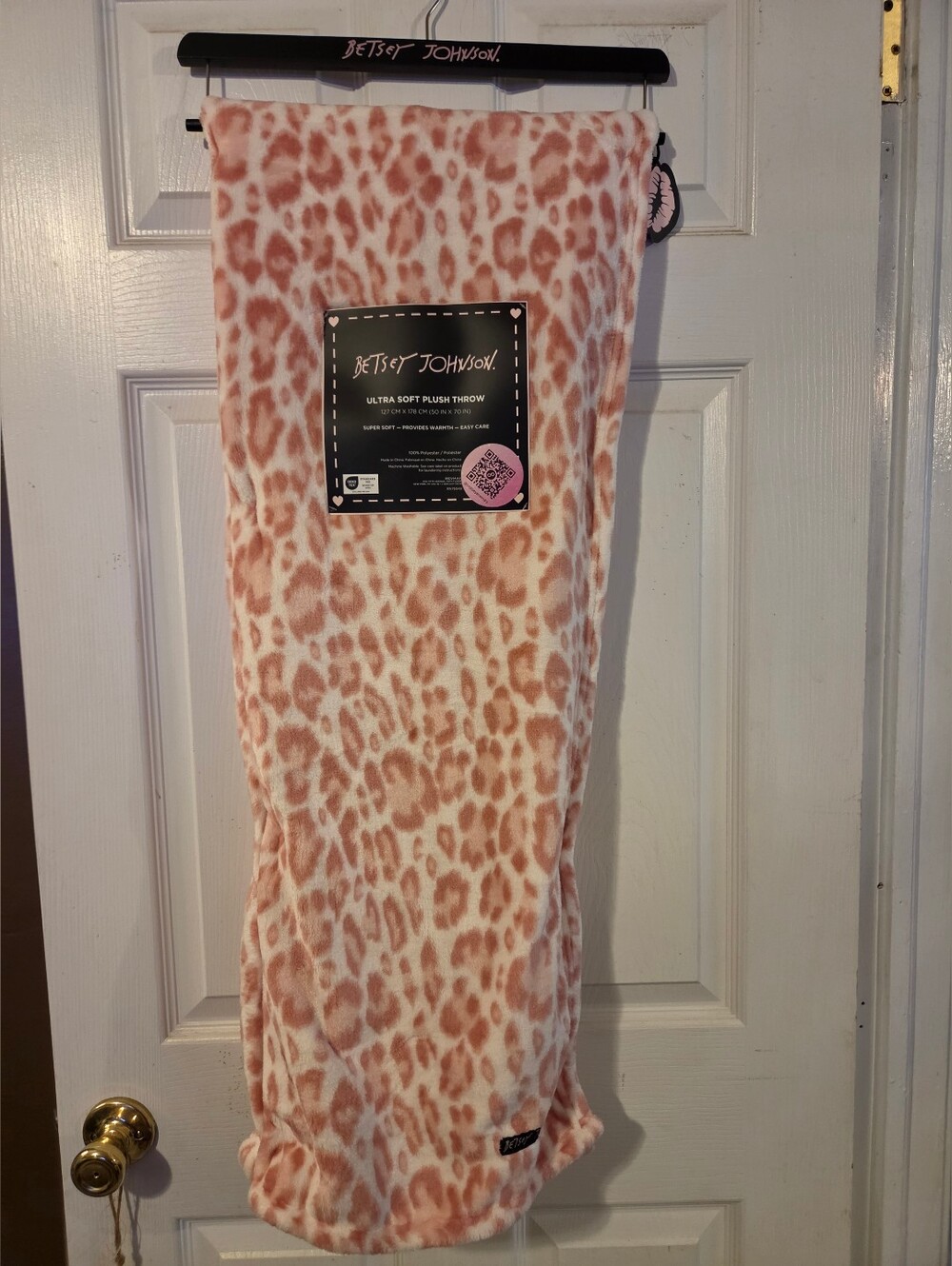 Betsey Johnson NWT Leopard Plush Throw ONLY ONE